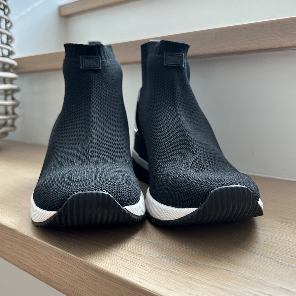 MICHAEL KORS 🖤Skyler Knit Bootie Wedge SNEAKER Black W8.5 StreetChic ATHLEISURE - Picture 3 of 11